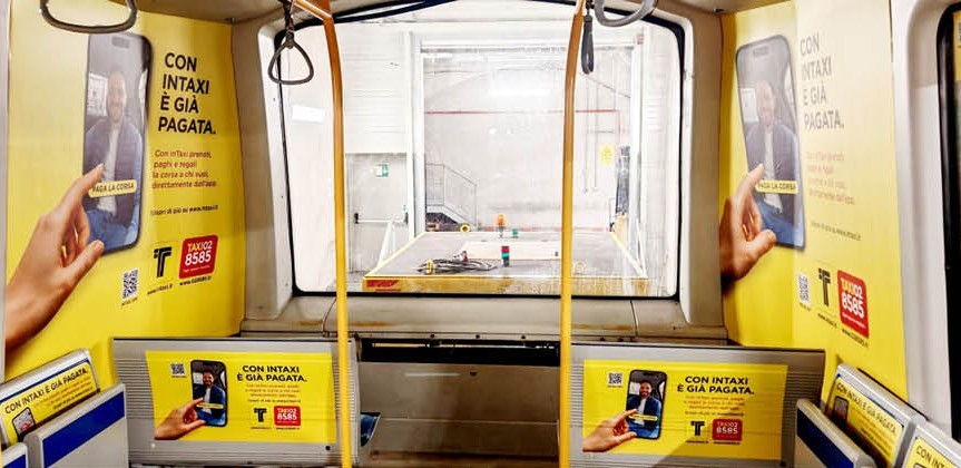 Allestimento Plus inTaxi su un vagone M5
