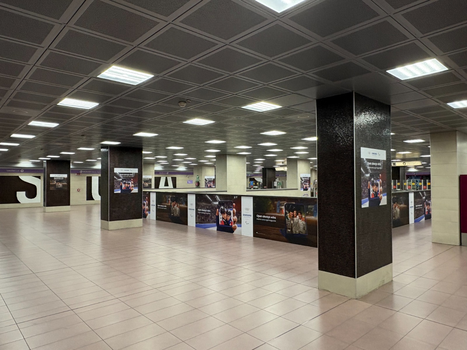 Atrio stazione Bignami allestito Samsung Olimpiadi MI.CO.26