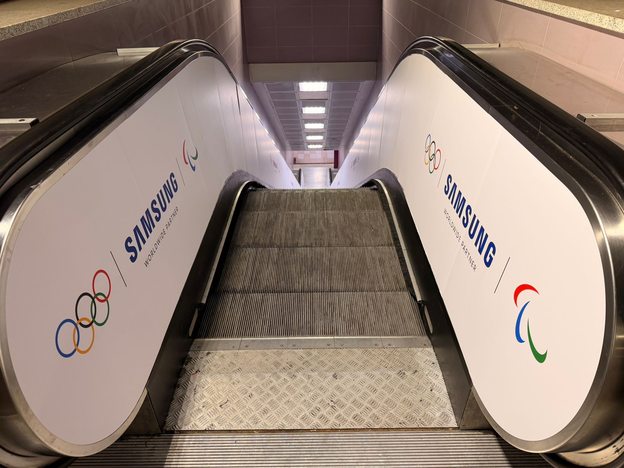 Scala mobile della metro M5 allestita Samsung per Olimpiadi e Paralimpiadi MI.CO. 2026