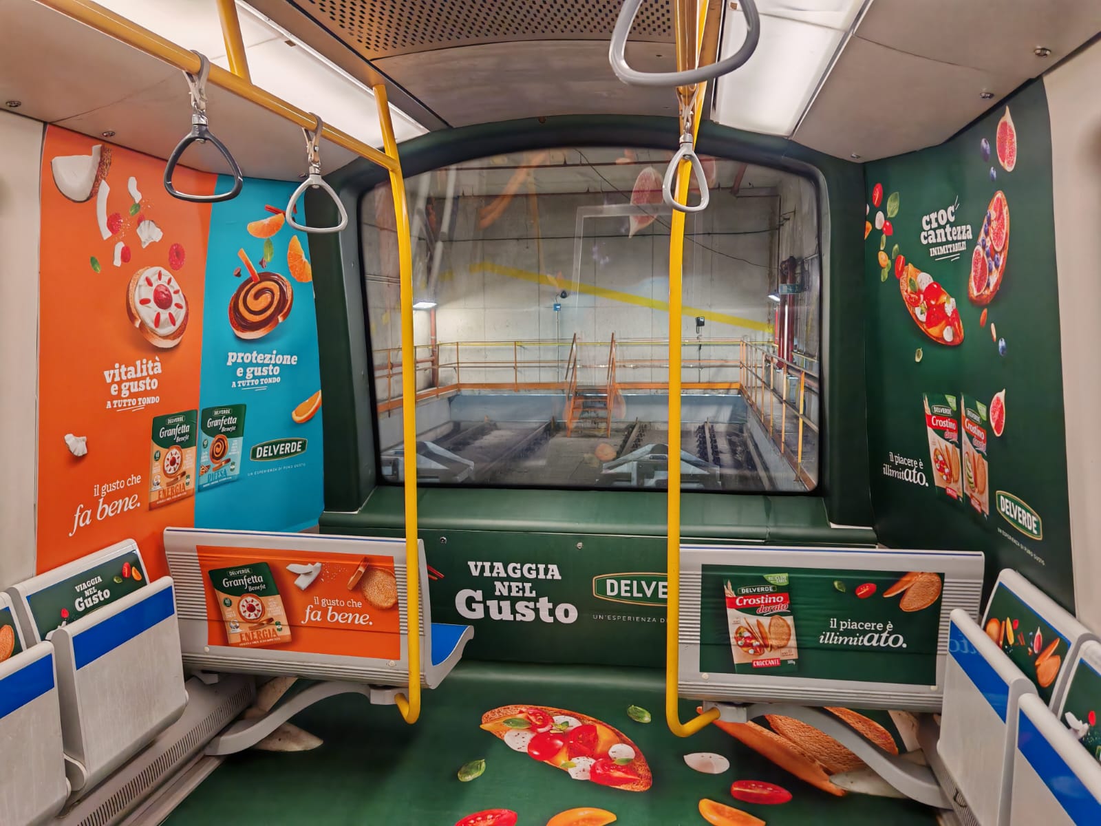 Allestimento Delverde su treno della Metropolitana M5