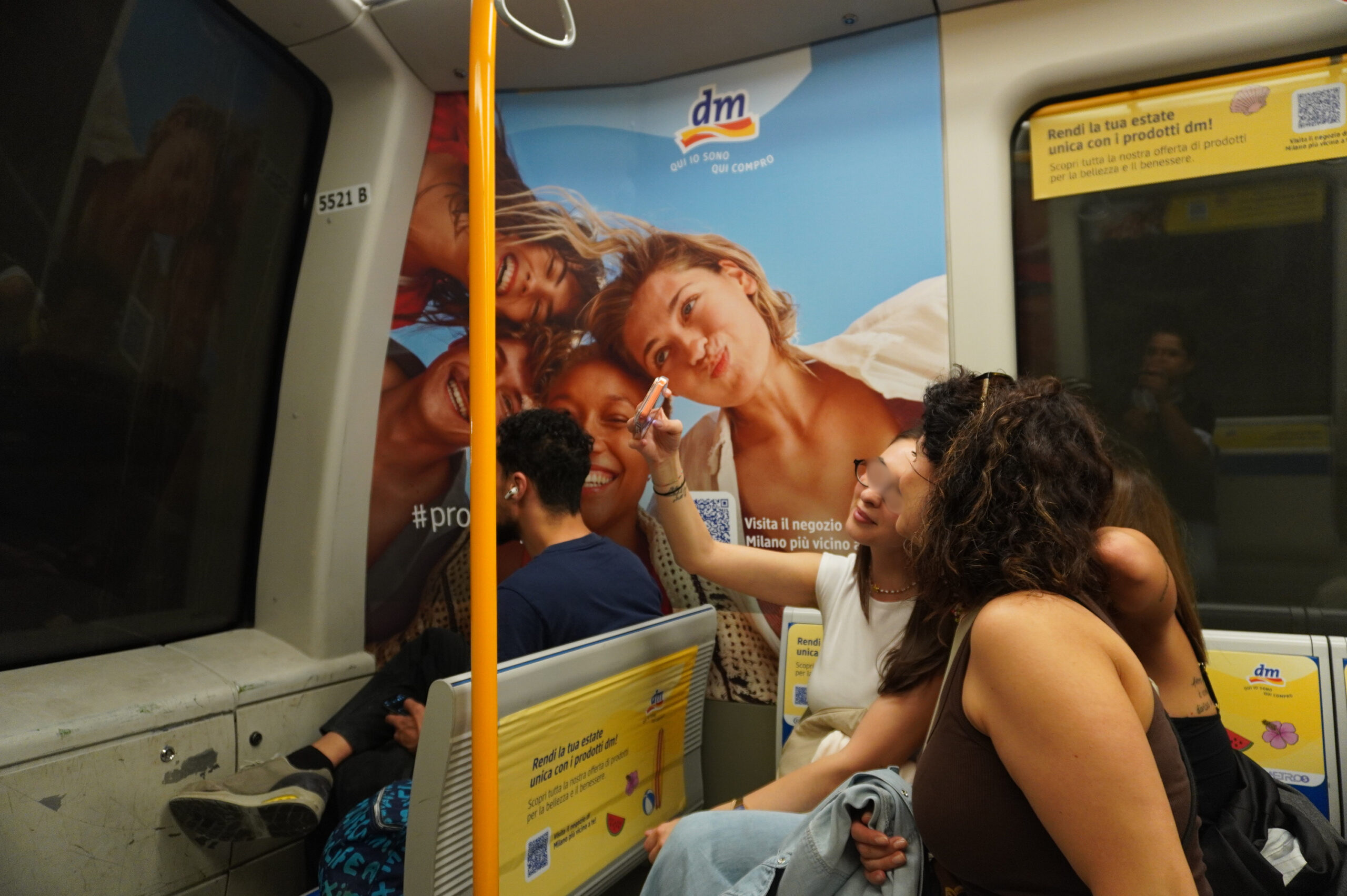 DM Drogerie Markt · allestimento Plus + 4 Doors su treno M5
