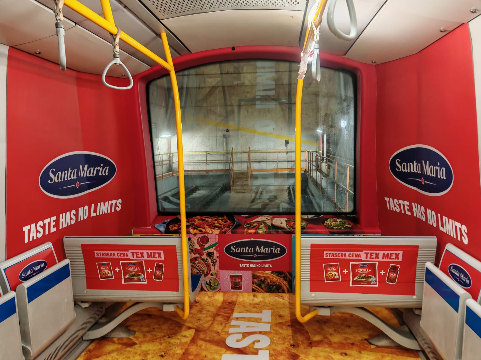 Allestimento Eurofood S.Maria Tex Mex su treno della Metropolitana M5