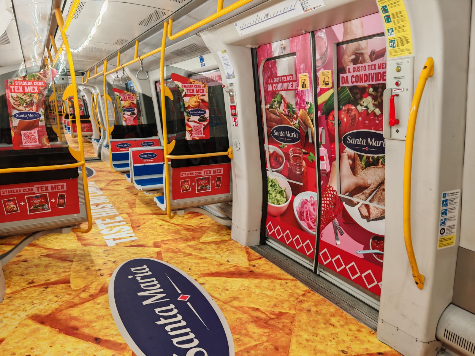 Eurofood S.Maria Tex Mex · allestimento Partial Immersive su treno M5