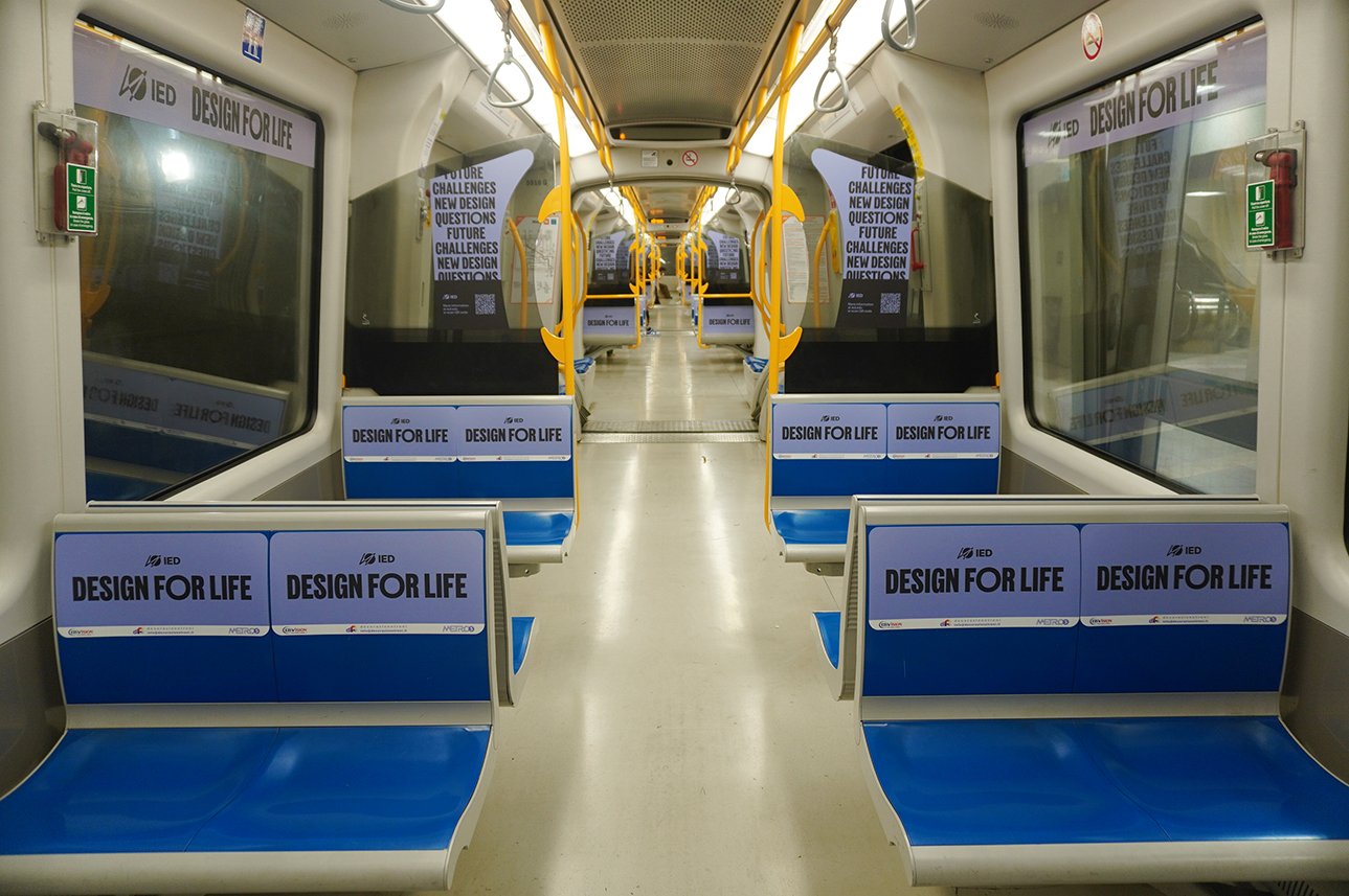 Allestimento IED Open day su treno della Metropolitana M5