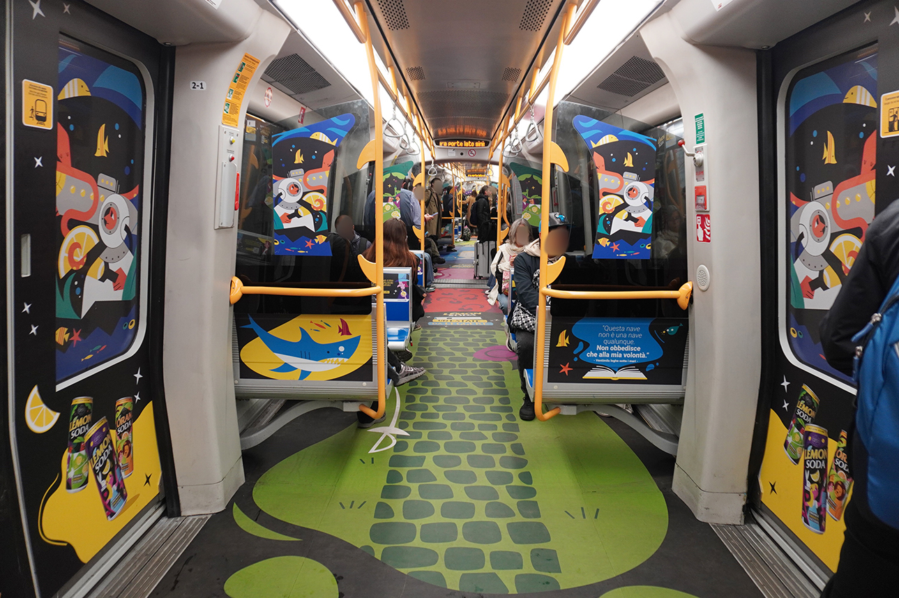 Allestimento LemonSoda su treno della Metropolitana M5