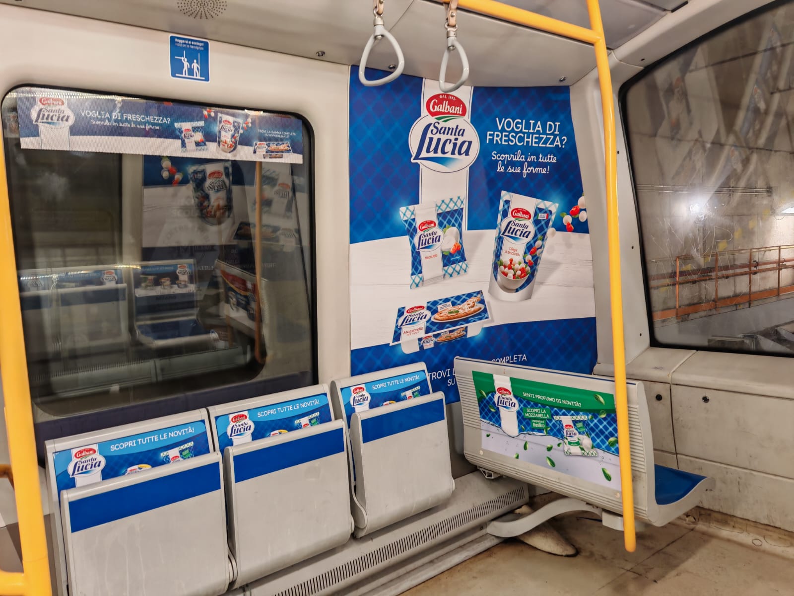 Santa Lucia, Mozzarella · allestimento Plus + 16 Doors su treno M5