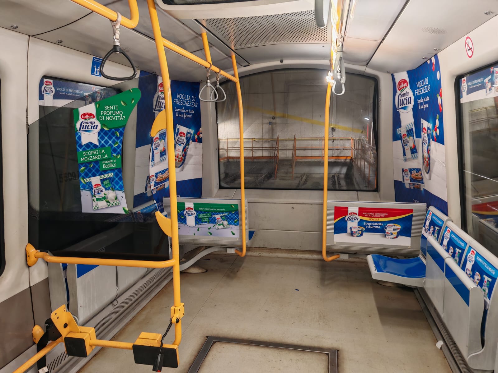 Santa Lucia, Mozzarella · allestimento Plus + 16 Doors su treno M5