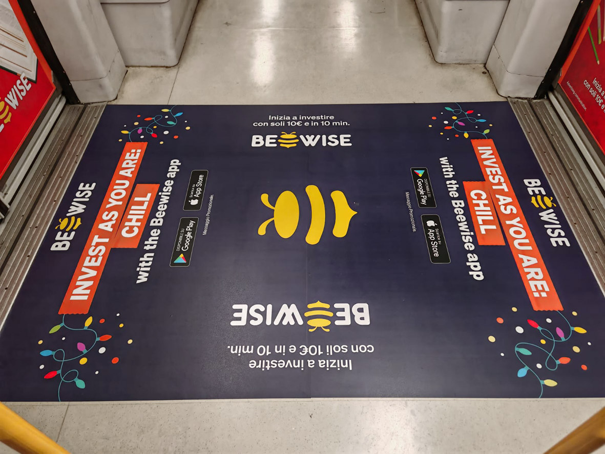 Calpestabile Light Immersive BeeWise su un vagone M5