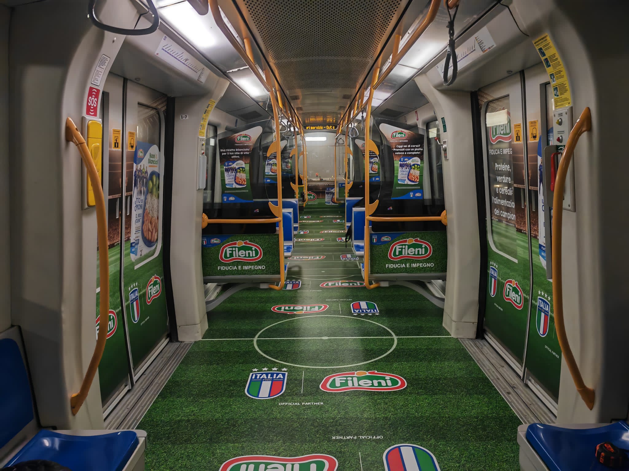 Vagone M5 con allestimento Fileni FIGC Italia