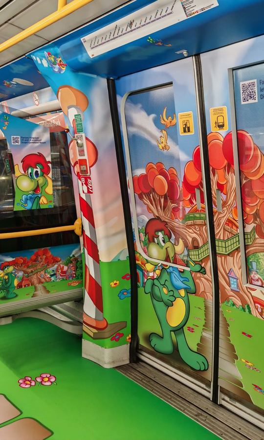 Vagone della metro M5 con allestimento Total Immersive Gardaland